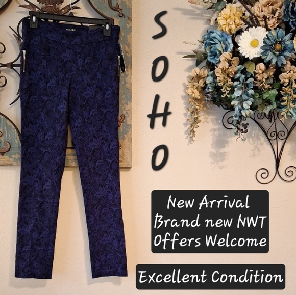 Soho Apparel Navy Floral Cropped Pants. Excellent Condition NWT Size Small - Picture 1 of 9